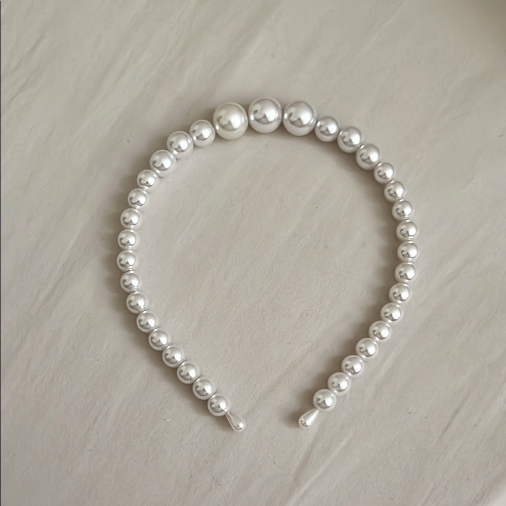 Faux pearl headband, girlie preppy gossip girl